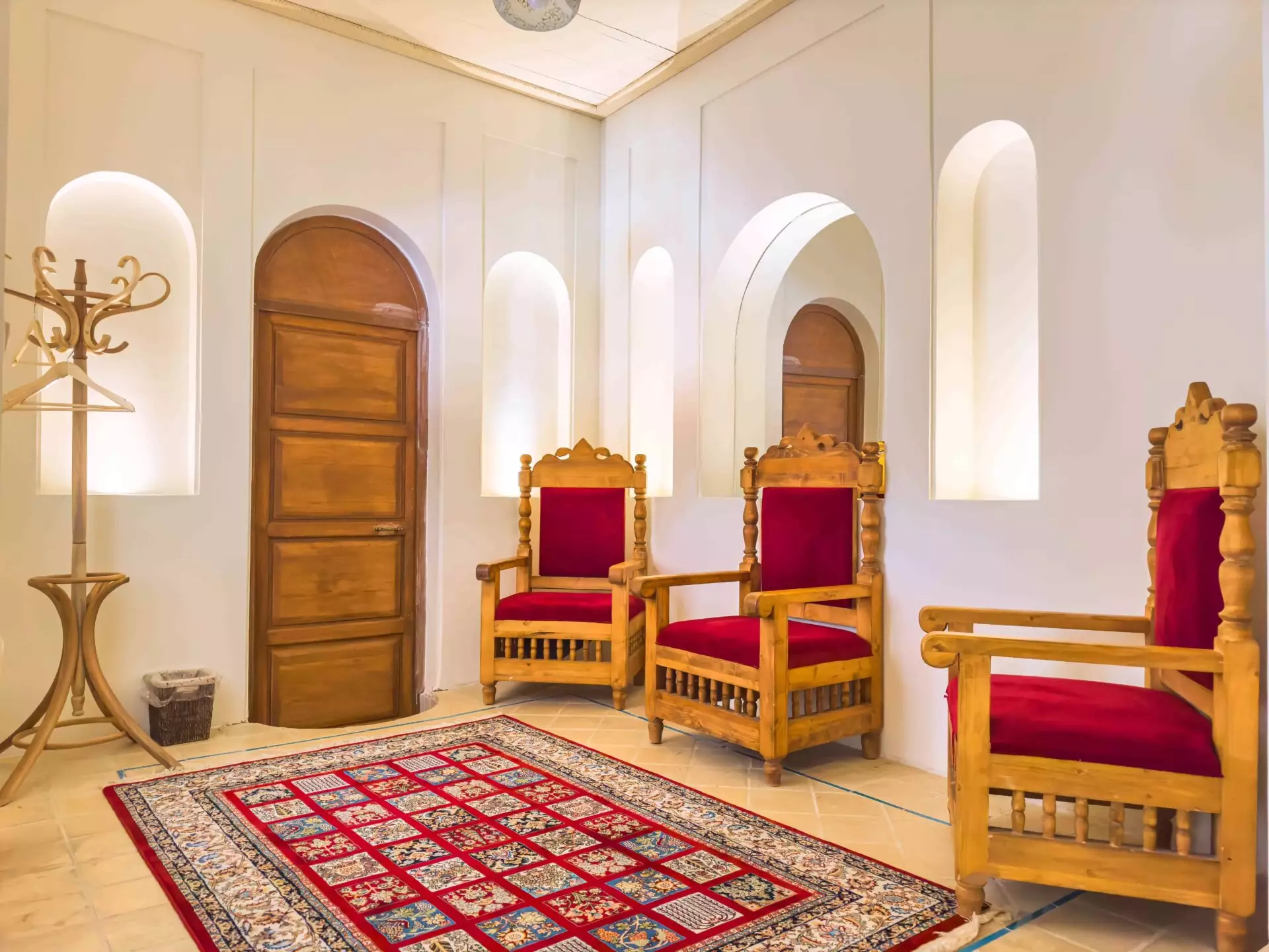 Alibaba https://cdn.alibaba.ir/ostorage/hotel-accommodation-images/68c95291ac13a7ed0d865df3_رواق 2.webp